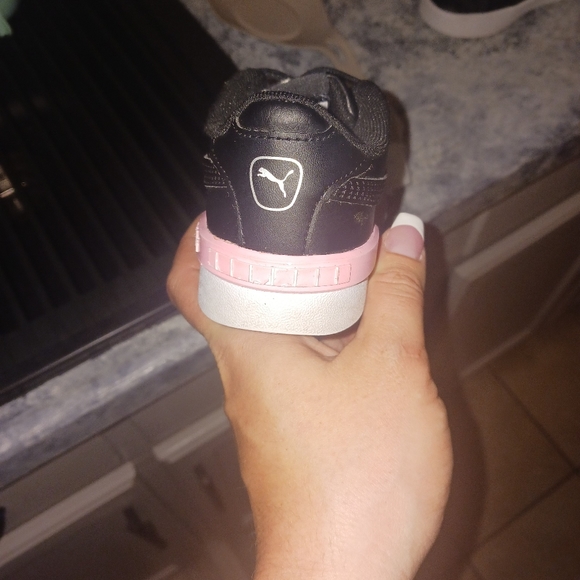 Pumas size 10 $20 Vans size 11 $25 - Picture 3 of 7